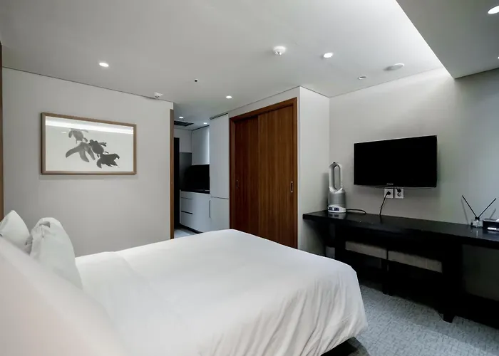 Hotel Oriens & Residences Myeongdong 3*